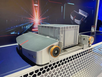 機器人大會七大亮點揭秘 鄧麗君現場“復活”、130只機器狗群舞與物流軟件研發